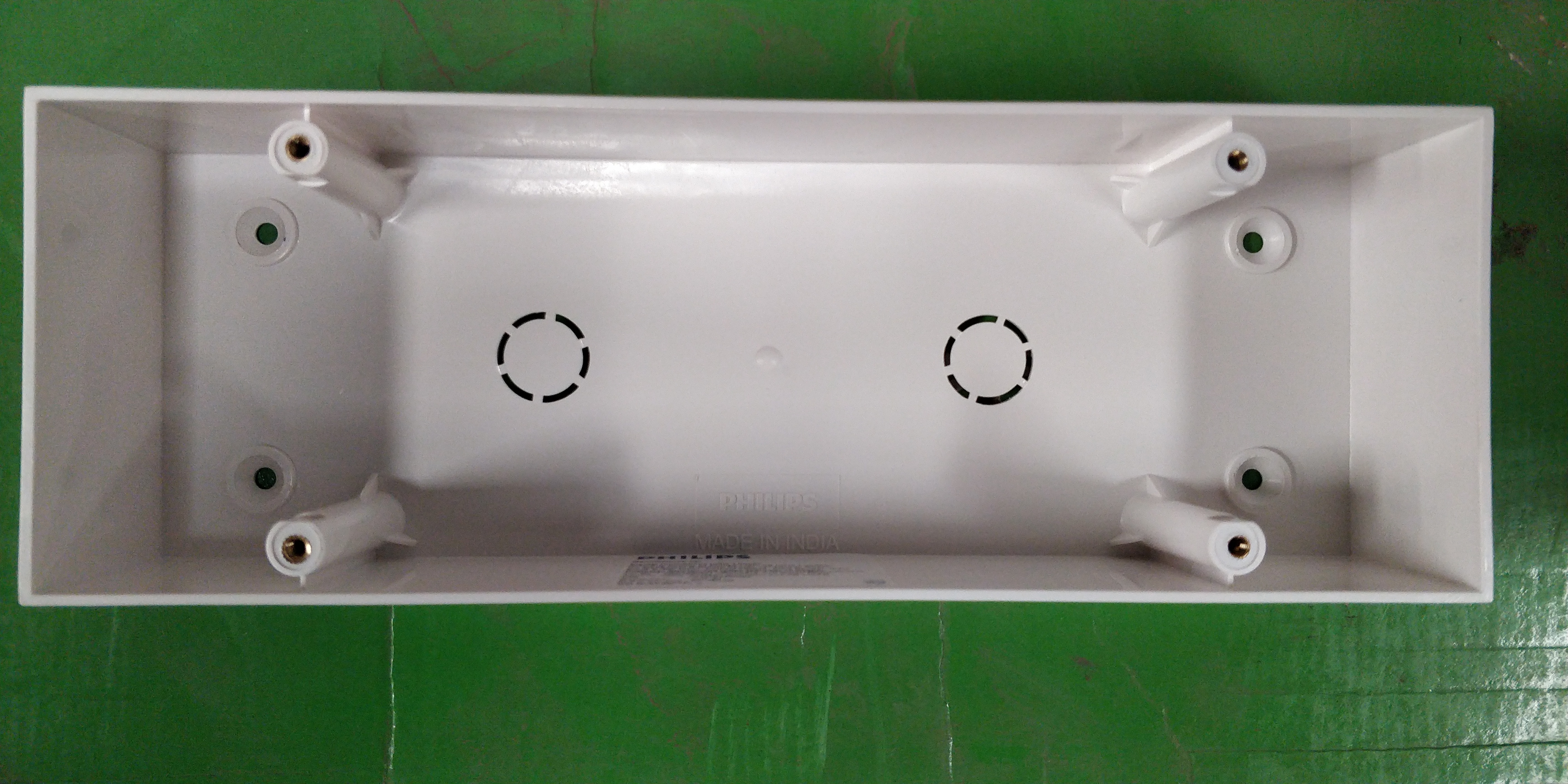 SURFACE BOX 8M LINEAR